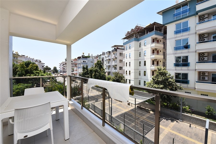 موقع مميز -شقة 2 غرفة وصالة -ضمن مجمع سكني حديث في قلب مدينة الانيا 