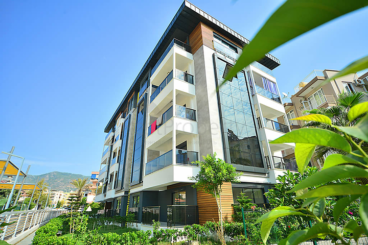 موقع مميز -شقة 2 غرفة وصالة -ضمن مجمع سكني حديث في قلب مدينة الانيا 