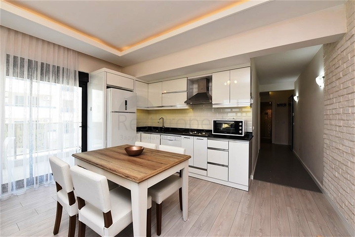 موقع مميز -شقة 2 غرفة وصالة -ضمن مجمع سكني حديث في قلب مدينة الانيا 