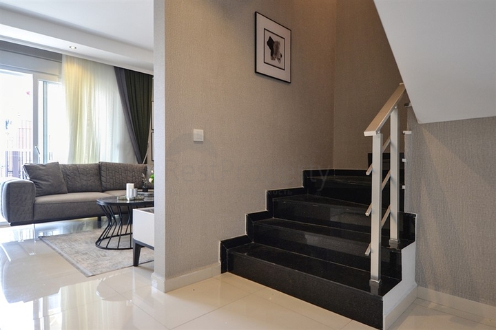 قريبة من شاطئ كليوباترا - دوبلكس مميزة -تصميم 1+2 - في مركز الانيا 