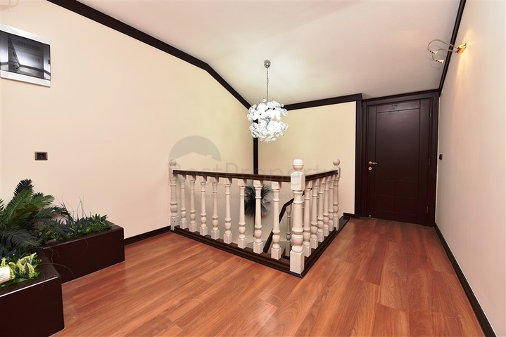 مناسبة للجنسية التركية -دوبلكس اطلالة بحر وقلعة -في مركز الانيا 