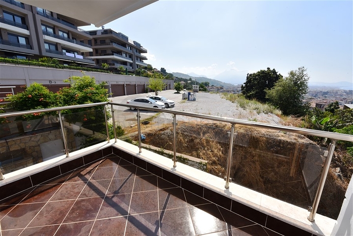 مناسبة للجنسية التركية -دوبلكس اطلالة بحر وقلعة -في مركز الانيا 