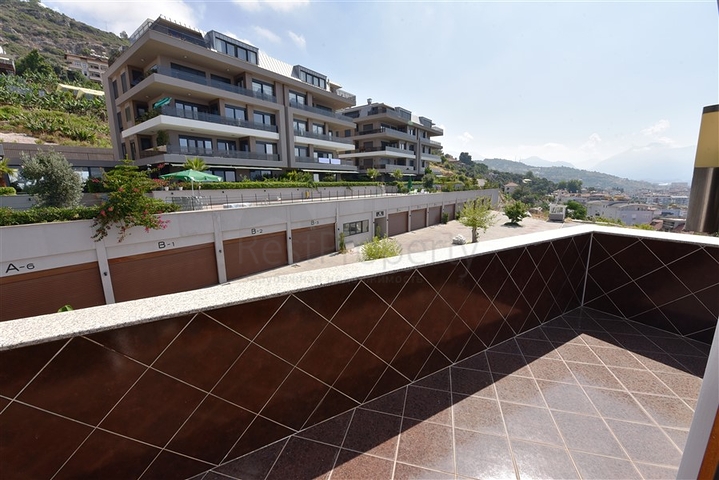 مناسبة للجنسية التركية -دوبلكس اطلالة بحر وقلعة -في مركز الانيا 