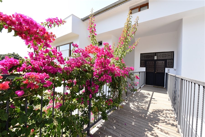 مناسبة للجنسية التركية -دوبلكس اطلالة بحر وقلعة -في مركز الانيا 