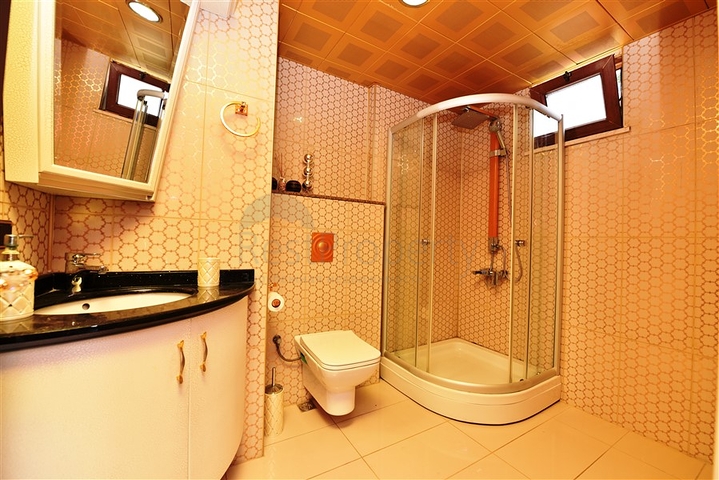 مناسبة للجنسية التركية -دوبلكس اطلالة بحر وقلعة -في مركز الانيا 