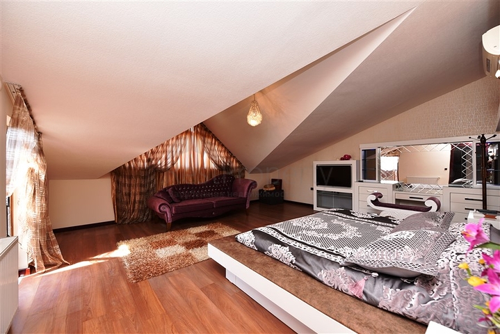 مناسبة للجنسية التركية -دوبلكس اطلالة بحر وقلعة -في مركز الانيا 