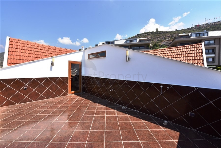 مناسبة للجنسية التركية -دوبلكس اطلالة بحر وقلعة -في مركز الانيا 