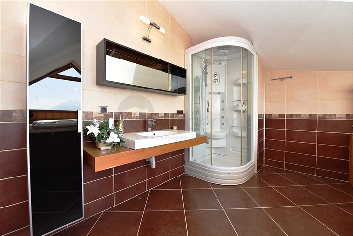 مناسبة للجنسية التركية -دوبلكس اطلالة بحر وقلعة -في مركز الانيا 