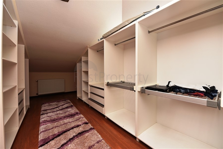 مناسبة للجنسية التركية -دوبلكس اطلالة بحر وقلعة -في مركز الانيا 