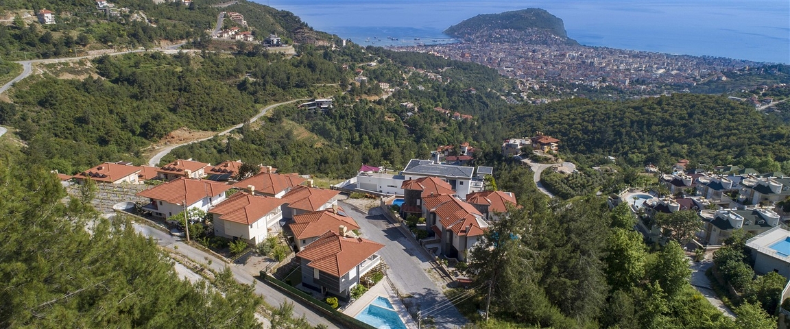 اطلالة بحر وقلعة -فلل فاخرة في مركز الانيا 