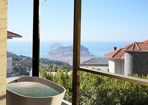 اطلالة بحر وقلعة -فلل فاخرة في مركز الانيا 