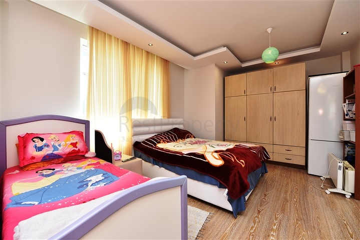 دوبلكس 3 غرف وصالة -ضمن مجمع عائلي في منطقة كاستل / الانيا 