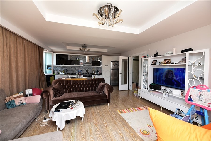 دوبلكس 3 غرف وصالة -ضمن مجمع عائلي في منطقة كاستل / الانيا 