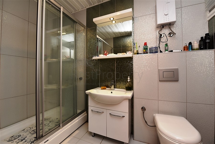 دوبلكس 3 غرف وصالة -ضمن مجمع عائلي في منطقة كاستل / الانيا 