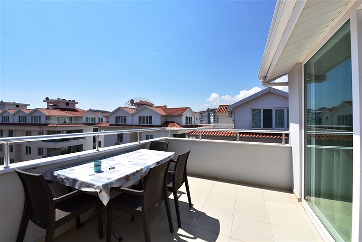 دوبلكس 3 غرف وصالة -ضمن مجمع عائلي في منطقة كاستل / الانيا 