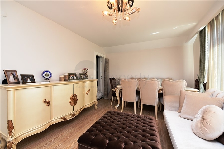 دوبلكس 3 غرف وصالة -ضمن مجمع عائلي في منطقة كاستل / الانيا 