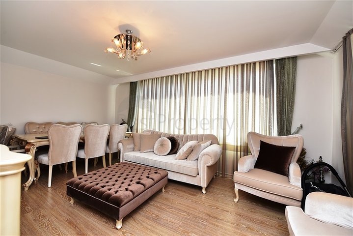 دوبلكس 3 غرف وصالة -ضمن مجمع عائلي في منطقة كاستل / الانيا 