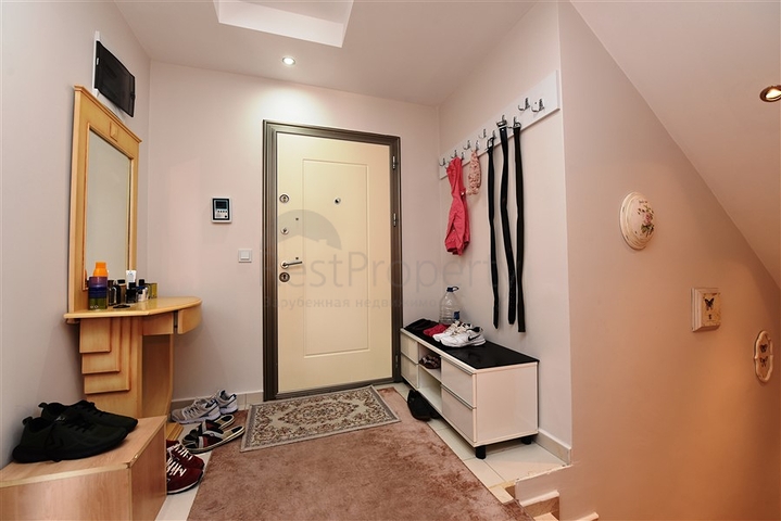 دوبلكس 3 غرف وصالة -ضمن مجمع عائلي في منطقة كاستل / الانيا 