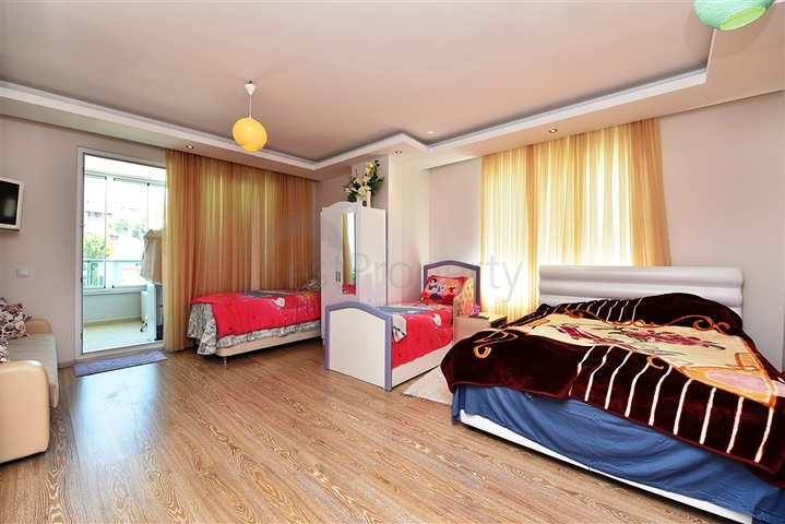 دوبلكس 3 غرف وصالة -ضمن مجمع عائلي في منطقة كاستل / الانيا 