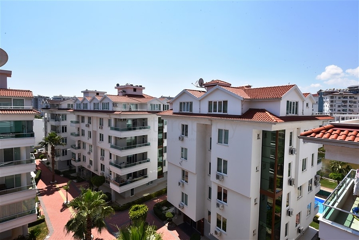 دوبلكس 3 غرف وصالة -ضمن مجمع عائلي في منطقة كاستل / الانيا 