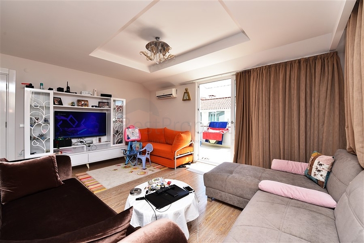 دوبلكس 3 غرف وصالة -ضمن مجمع عائلي في منطقة كاستل / الانيا 