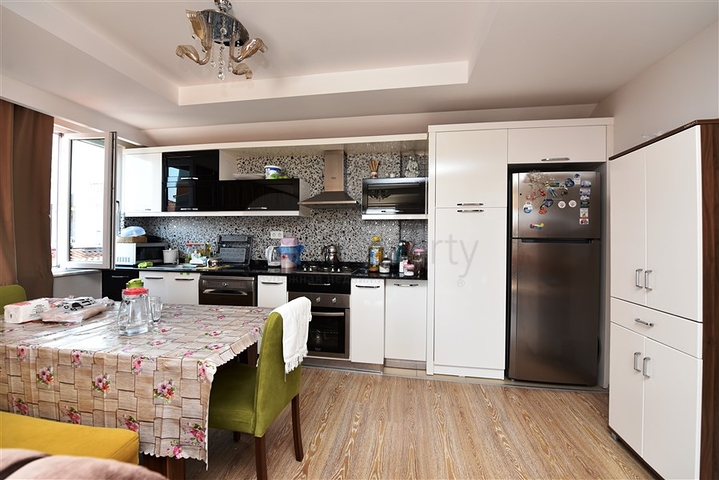 دوبلكس 3 غرف وصالة -ضمن مجمع عائلي في منطقة كاستل / الانيا 