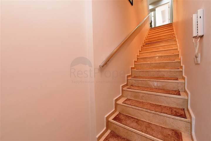 دوبلكس 3 غرف وصالة -ضمن مجمع عائلي في منطقة كاستل / الانيا 