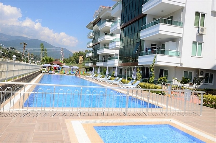 دوبلكس 3 غرف وصالة -ضمن مجمع عائلي في منطقة كاستل / الانيا 