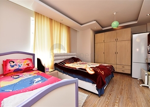 دوبلكس 3 غرف وصالة -ضمن مجمع عائلي في منطقة كاستل / الانيا 