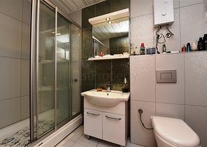 دوبلكس 3 غرف وصالة -ضمن مجمع عائلي في منطقة كاستل / الانيا 