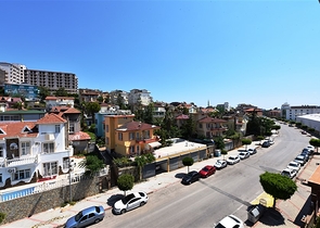 دوبلكس 3 غرف وصالة -ضمن مجمع عائلي في منطقة كاستل / الانيا 