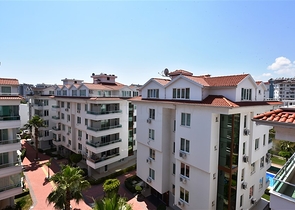 دوبلكس 3 غرف وصالة -ضمن مجمع عائلي في منطقة كاستل / الانيا 