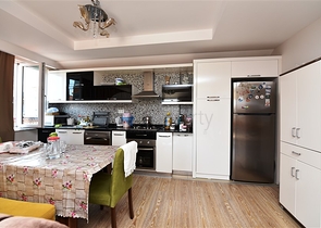 دوبلكس 3 غرف وصالة -ضمن مجمع عائلي في منطقة كاستل / الانيا 