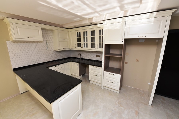 اطلالة بحر - مجمع فاخر - شقة 2 غرفة وصالة - جديدة - في كارجي جاك / الانيا 