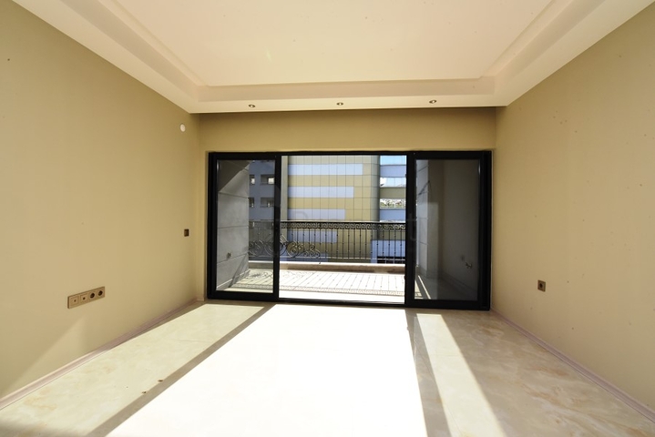 اطلالة بحر - مجمع فاخر - شقة 2 غرفة وصالة - جديدة - في كارجي جاك / الانيا 