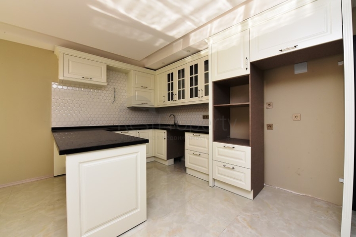 اطلالة بحر - مجمع فاخر - شقة 2 غرفة وصالة - جديدة - في كارجي جاك / الانيا 