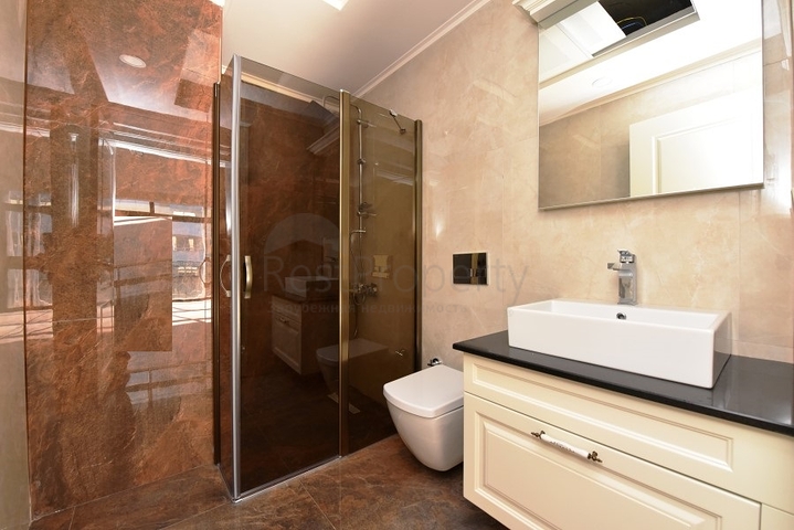 اطلالة بحر - مجمع فاخر - شقة 2 غرفة وصالة - جديدة - في كارجي جاك / الانيا 