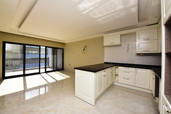 اطلالة بحر - مجمع فاخر - شقة 2 غرفة وصالة - جديدة - في كارجي جاك / الانيا 