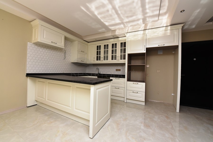 اطلالة بحر - مجمع فاخر - شقة 2 غرفة وصالة - جديدة - في كارجي جاك / الانيا 