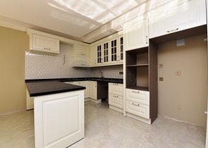 اطلالة بحر - مجمع فاخر - شقة 2 غرفة وصالة - جديدة - في كارجي جاك / الانيا 