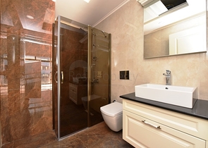 اطلالة بحر - مجمع فاخر - شقة 2 غرفة وصالة - جديدة - في كارجي جاك / الانيا 