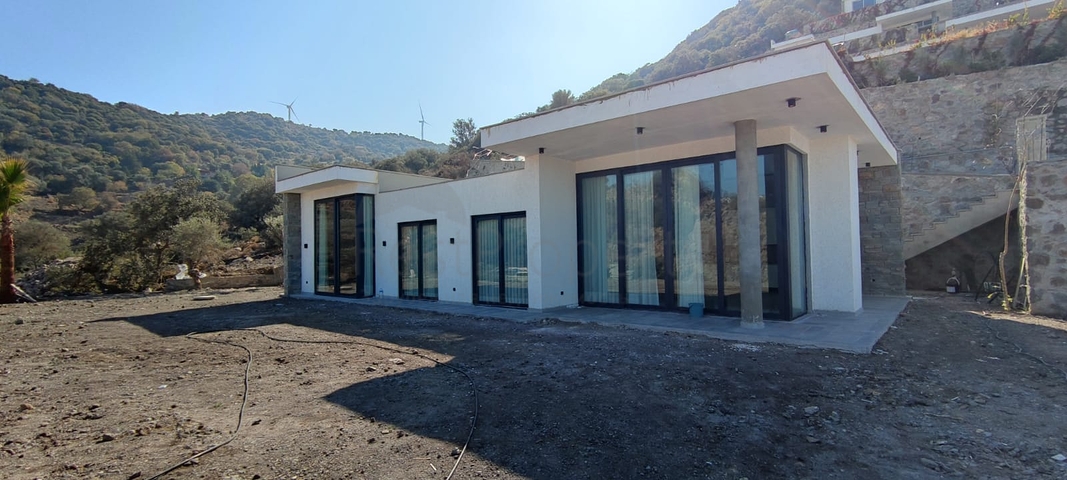 فيلا بتصميم انيق - 4 غرف وصالة -في بودروم 