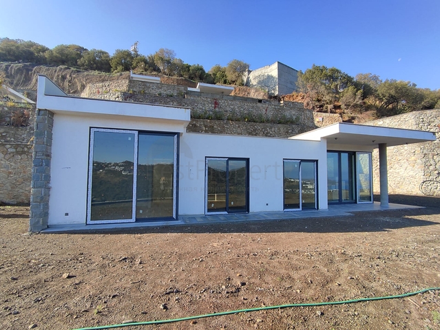 فيلا بتصميم انيق - 4 غرف وصالة -في بودروم 