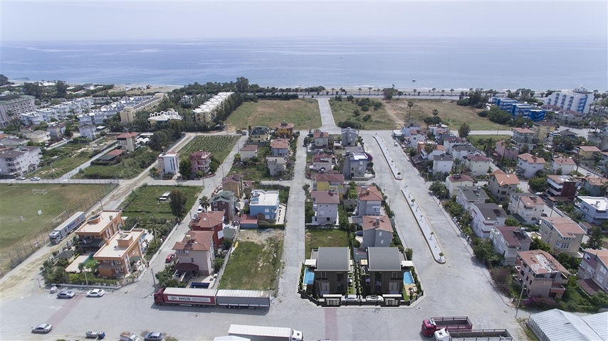 فلل مستقلة قريبة من البحر - مسبح خاص -في كوناكليه / الانيا 