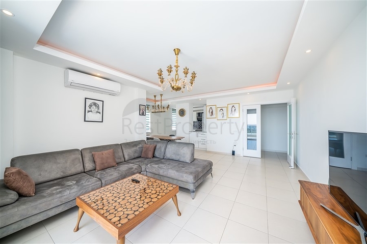 اطلالة بحر - مجمع فاخر -دوبلكس 4 غرف وصالة -في افسلار / الانيا 