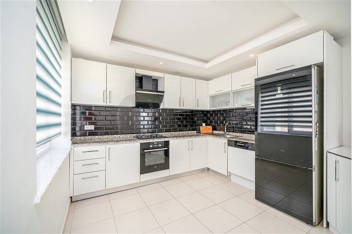 اطلالة بحر - مجمع فاخر -دوبلكس 4 غرف وصالة -في افسلار / الانيا 