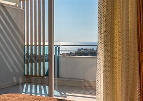 اطلالة بحر - مجمع فاخر -دوبلكس 4 غرف وصالة -في افسلار / الانيا 