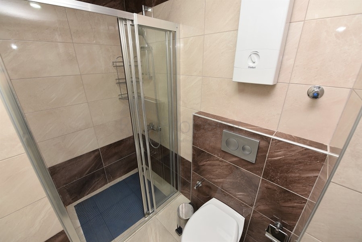 مجمع يضم كافة الخدمات -شقة غرفة وصالة -مؤثثة -في افسلار / الانيا 