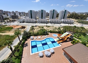 مجمع يضم كافة الخدمات -شقة غرفة وصالة -مؤثثة -في افسلار / الانيا 