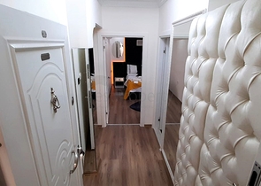 قريبة من البحر والخدمات -شقة مفروشة من تصميم 1+1 - في مهموتلار / الانيا 